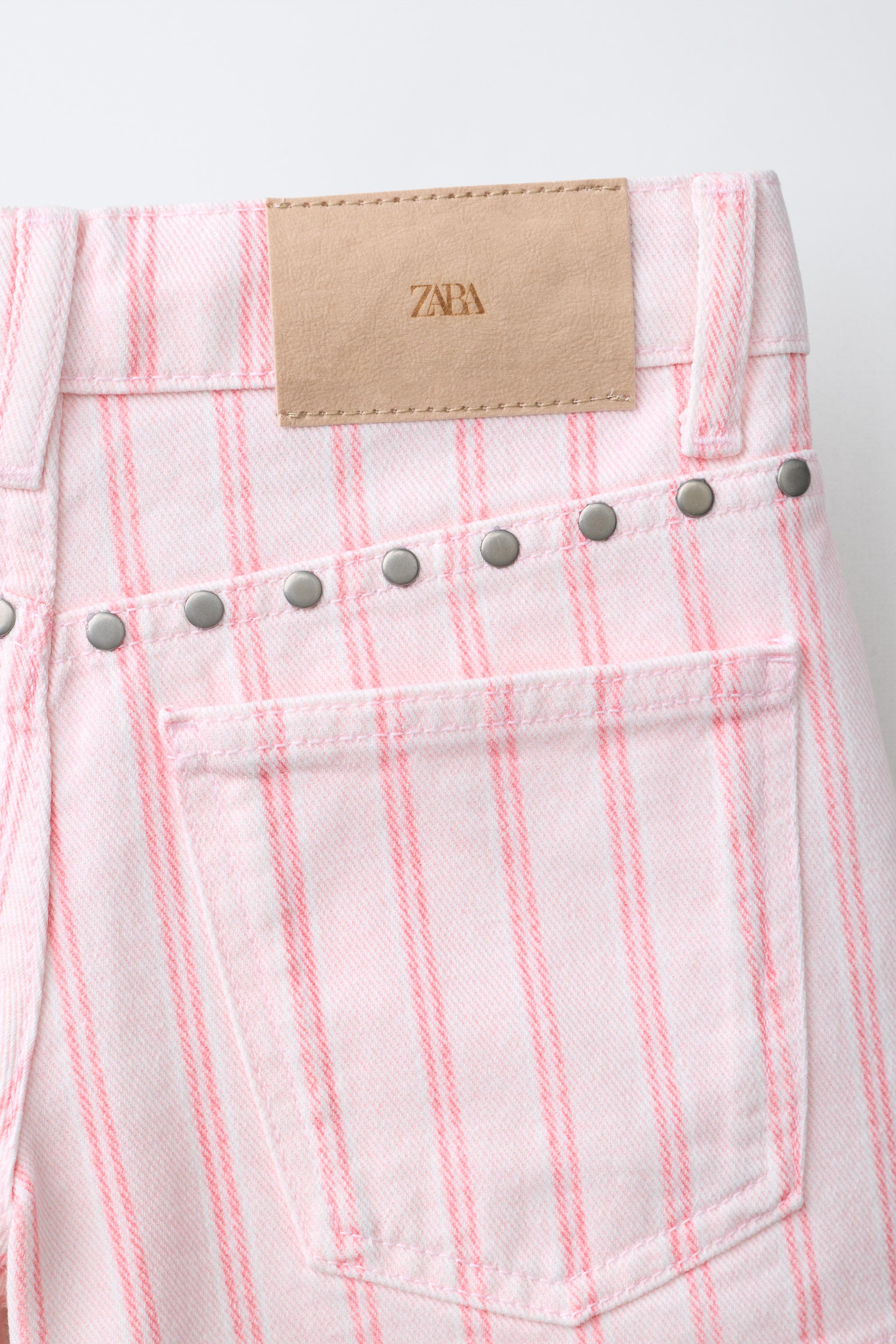 SHORT EN JEAN À RAYURES ET CLOUS